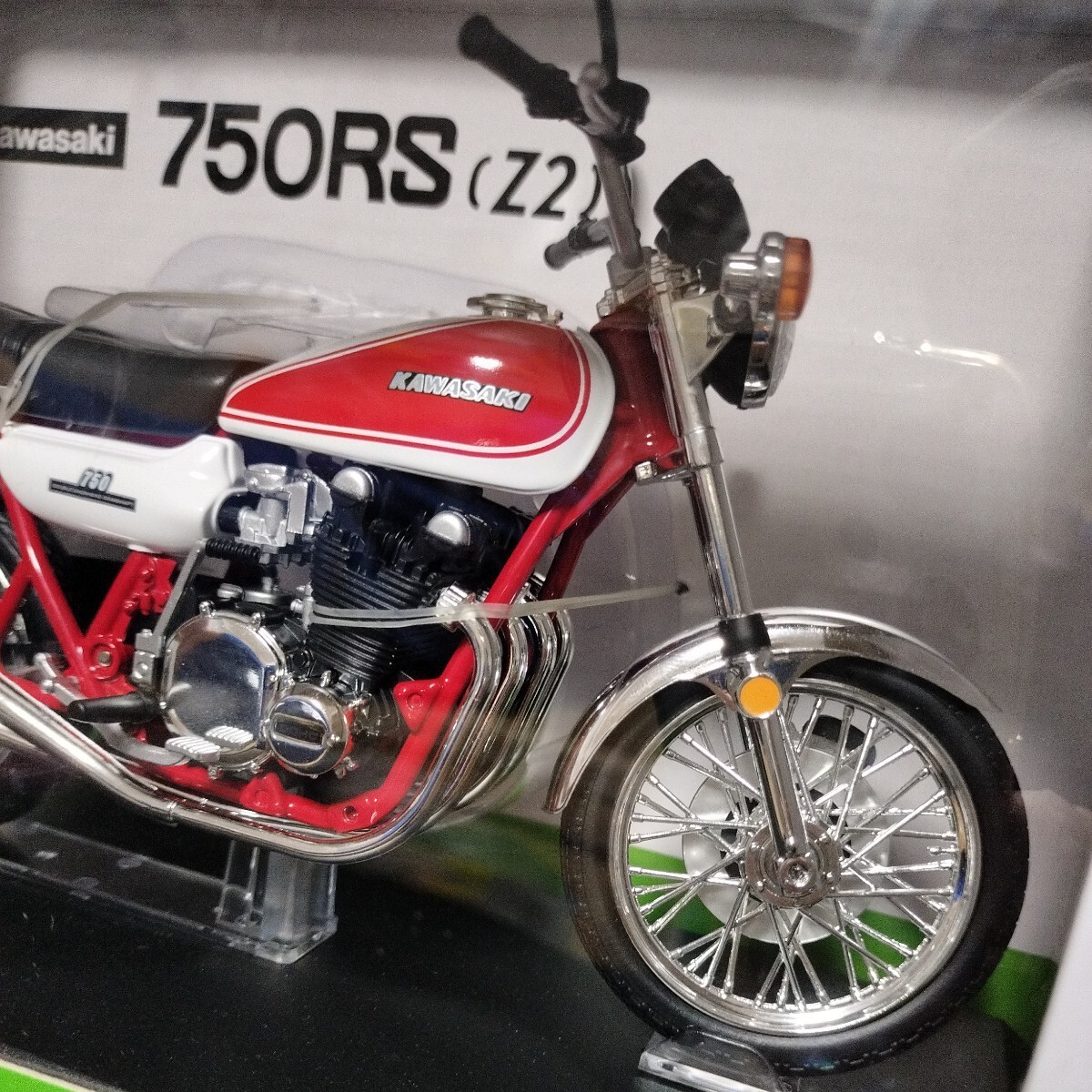 アオシマ「1/12 750RS」Z2 赤白カラー ミニカー 完成品バイク アオシマ「1/12 750RS」Z2 赤白カラー ミニカー 完成品バイク