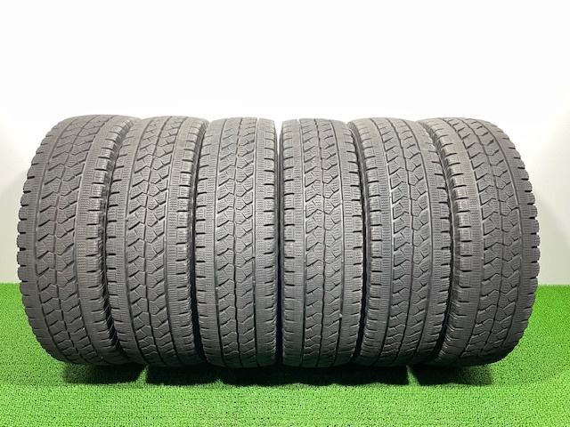 ☆送料込み☆ 215/70R17.5 118/116L LT ブリヂストン BLIZZAK W979 スタッドレス 6本 215/70/17.5 タイヤ_画像1