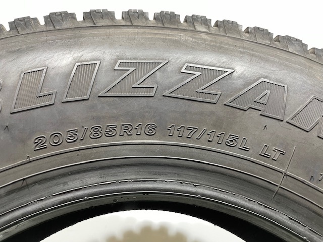 ☆送料込み☆ 205/85R16 117/115L LT ブリヂストン BLIZZAK W979 スタッドレス 4本 205/85/16 タイヤ_画像3