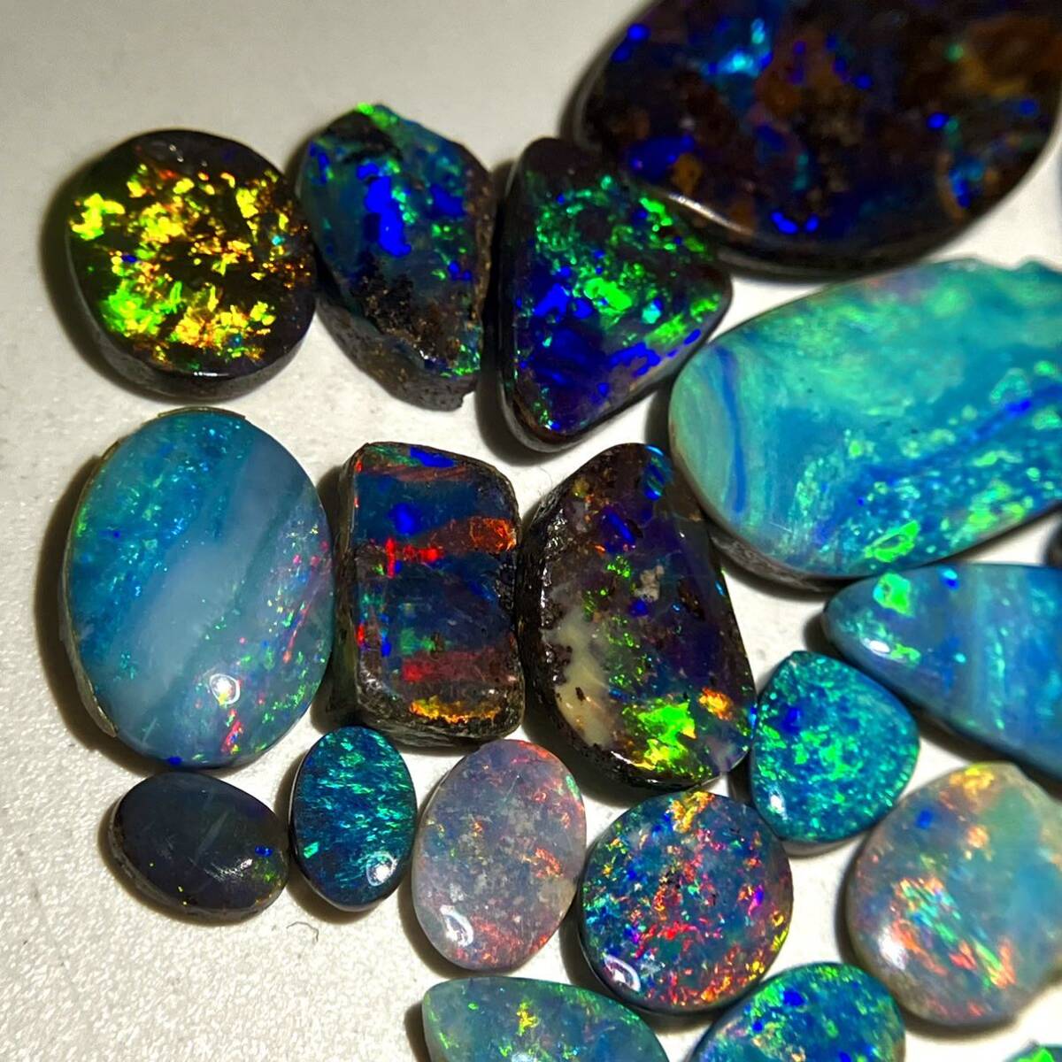 遊色効果!!［天然ボルダーオパールおまとめ50ct］m 重量約10g ルース 裸石 宝石 ジュエリー jewelry boulder opal 遊色 虹 DB0_画像4