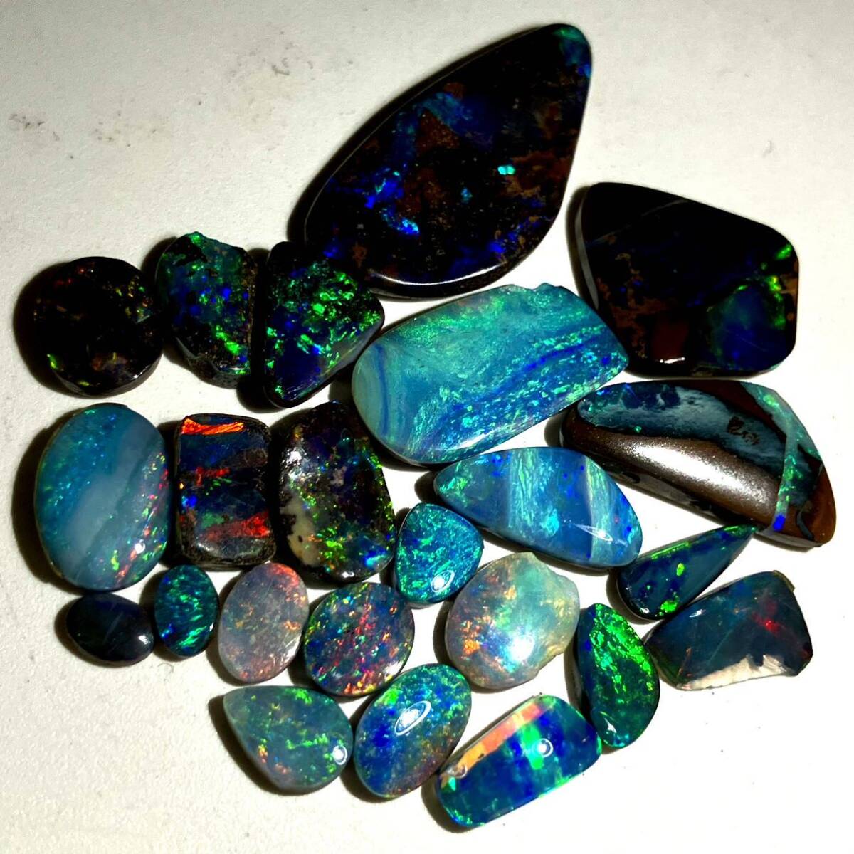 遊色効果!!［天然ボルダーオパールおまとめ50ct］m 重量約10g ルース 裸石 宝石 ジュエリー jewelry boulder opal 遊色 虹 DB0_画像2