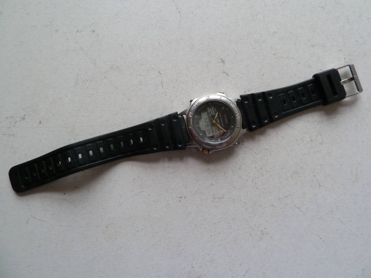 シチズン　ハイブリッド　デジアナ　腕時計　ワールドタイム　アラーム　C080-088662　電池交換済み　稼働品_画像3