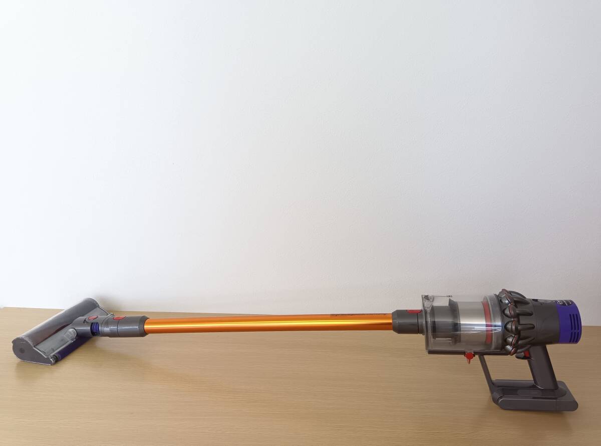 ☆【EＭ774】dyson　ダイソン　SV12　コードレスクリーナー掃除機　通電確認済_画像3