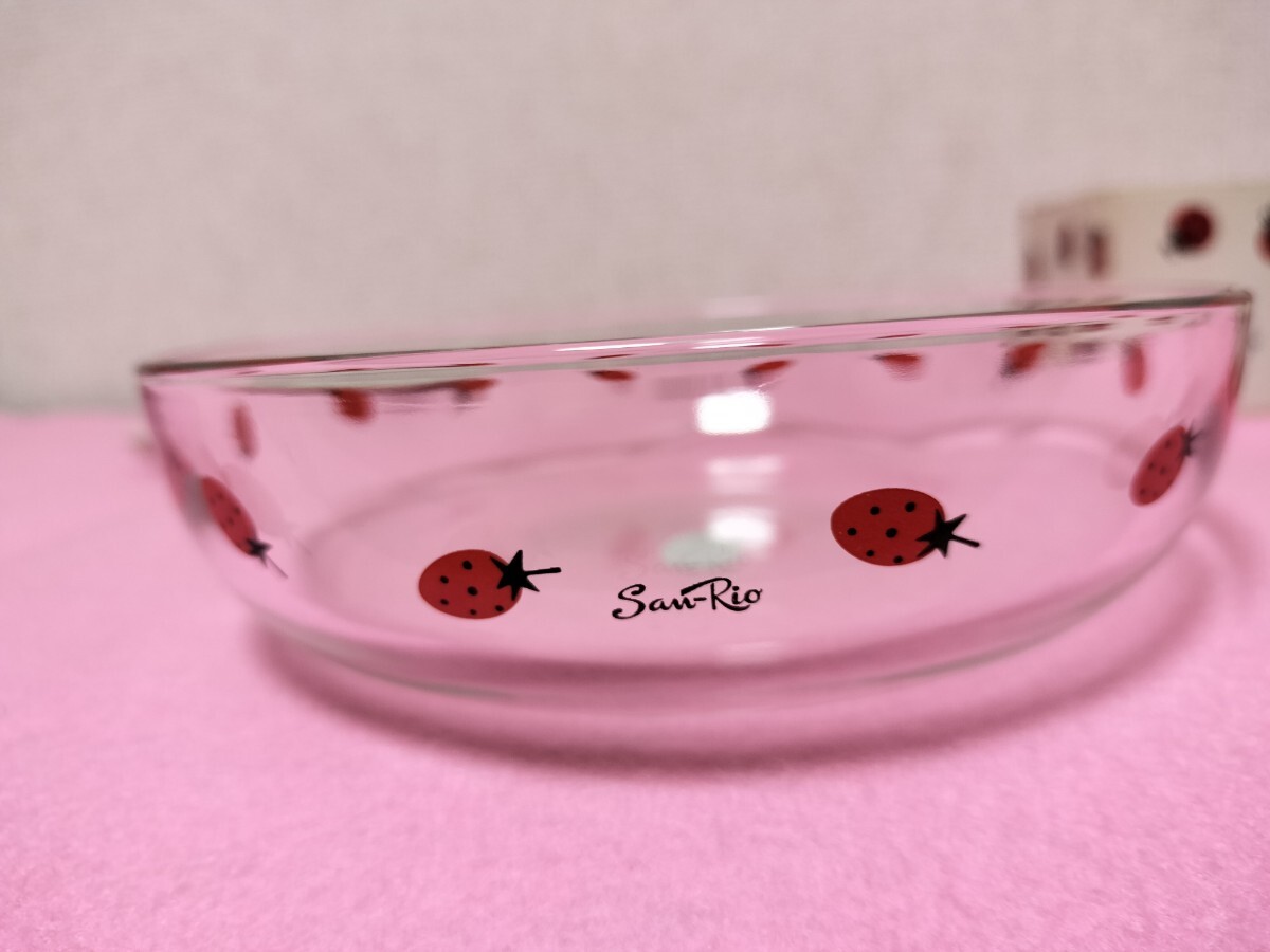昭和レトロ サンリオ ガラスの器 陶器のお皿 いちご柄 ビニール製小物入れの画像4