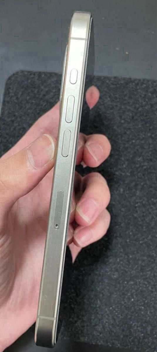 美品 iPhone 15 Pro ナチュラルチタニウム 128 GB SIMフリー
