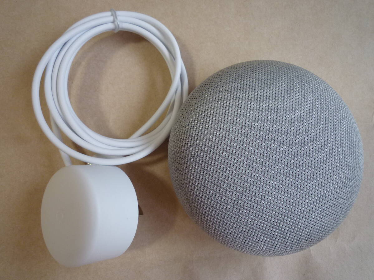 外観良品 グーブル ホームミニ Google Home Mini H0A 第1世代 スマートスピーカー チョーク ACアダプタ付き_画像1