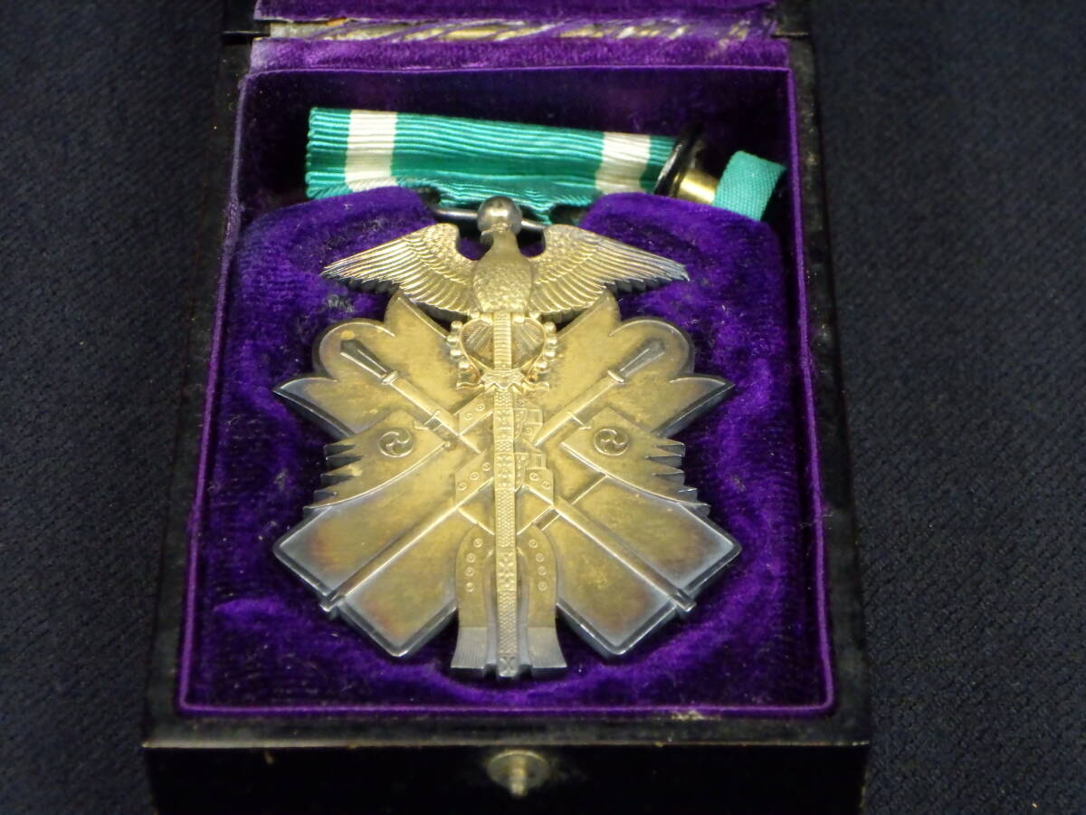 .9740 б/у орден шестого класса заслуг Орден Золотого коршуна античный старый Япония армия .. есть 