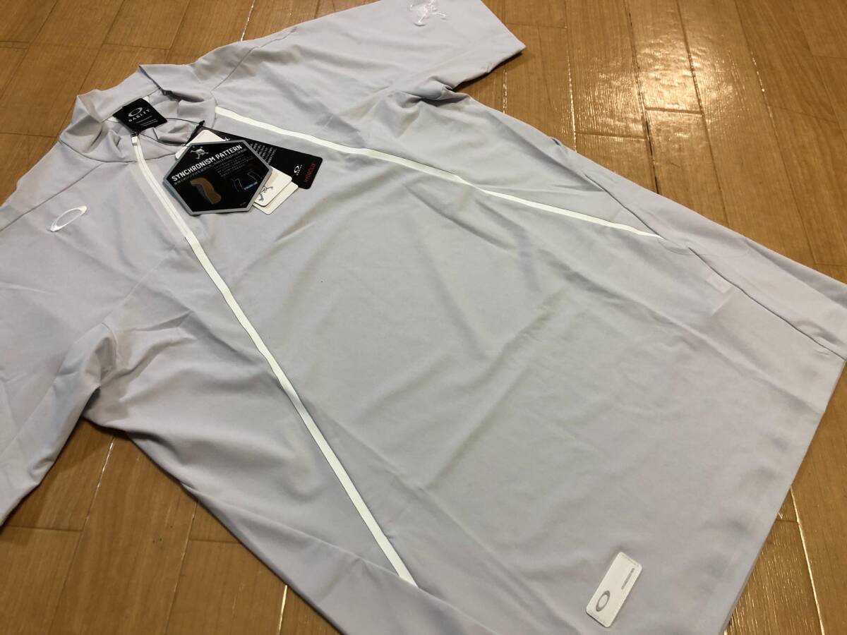 OAKLEY GOLF(オークリーゴルフ) 春夏 SKULL SYNCHRONISM MOCK SHIRT 2.0 4WAYストレッチ モックネック半袖シャツ FOA403512(COOL GRAY)Ｌ_画像2