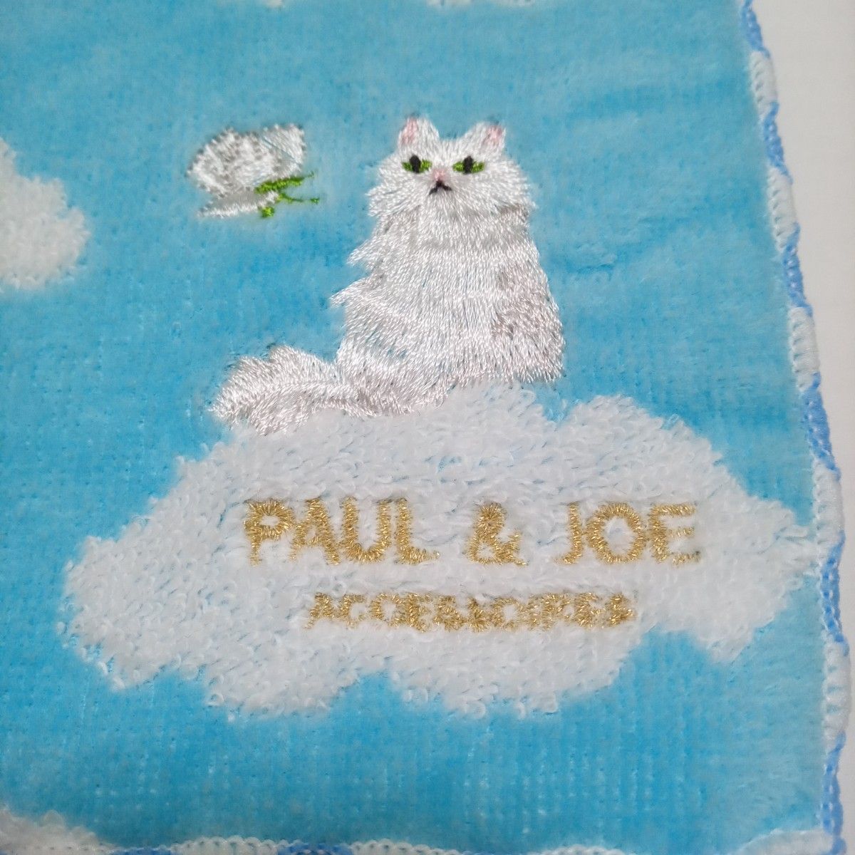 PAUL & JOE　ポールアンドジョー タオルハンカチ　ハンドタオル　白猫　白バラ　刺繍　雲柄　空柄　青空