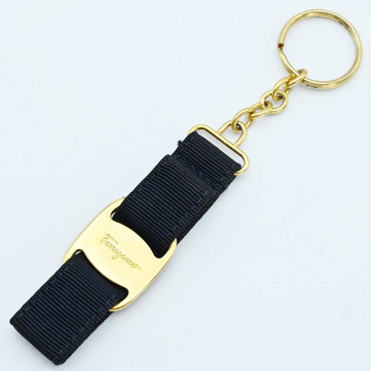 M06 Salvatore Ferragamo Salvatore Ferragamo vala ribbon key holder key ring Gold / black 