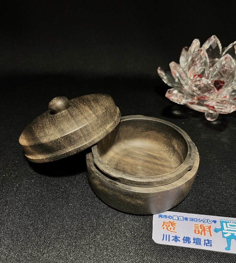 川本仏壇店「黒柿製/香合/2寸2分/ワンタッチ式」直径約6.6cm 桐 川本仏壇店「黒柿製/香合/2寸2分/ワンタッチ式」直径約6.6cm 桐