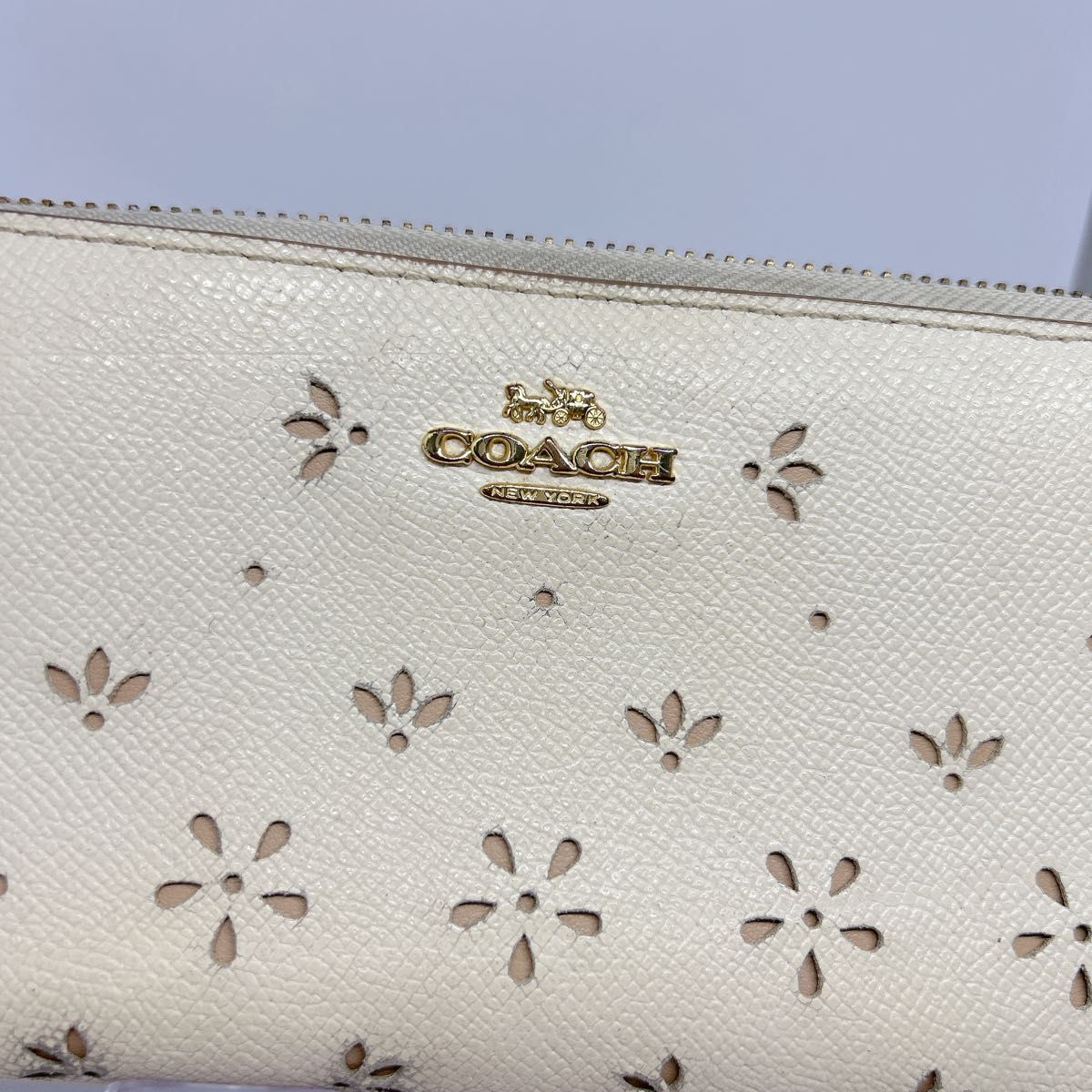 COACH 長財布 ラウンドファスナー 花柄 オフホワイト系