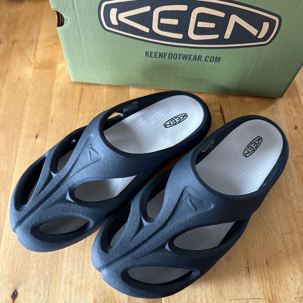 新品 送料無料　　KEEN SHANTI　　キーン　シャンティ　　メンズ BK/W 28cm _画像2