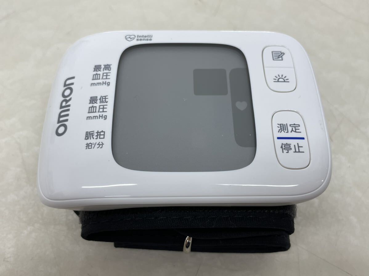 [ почти не использовался ]OMRON Omron запястье тип тонометр HEM-6231T2-JE белый Bluetooth автоматика электронный тонометр руководство пользователя / изначальный с коробкой 