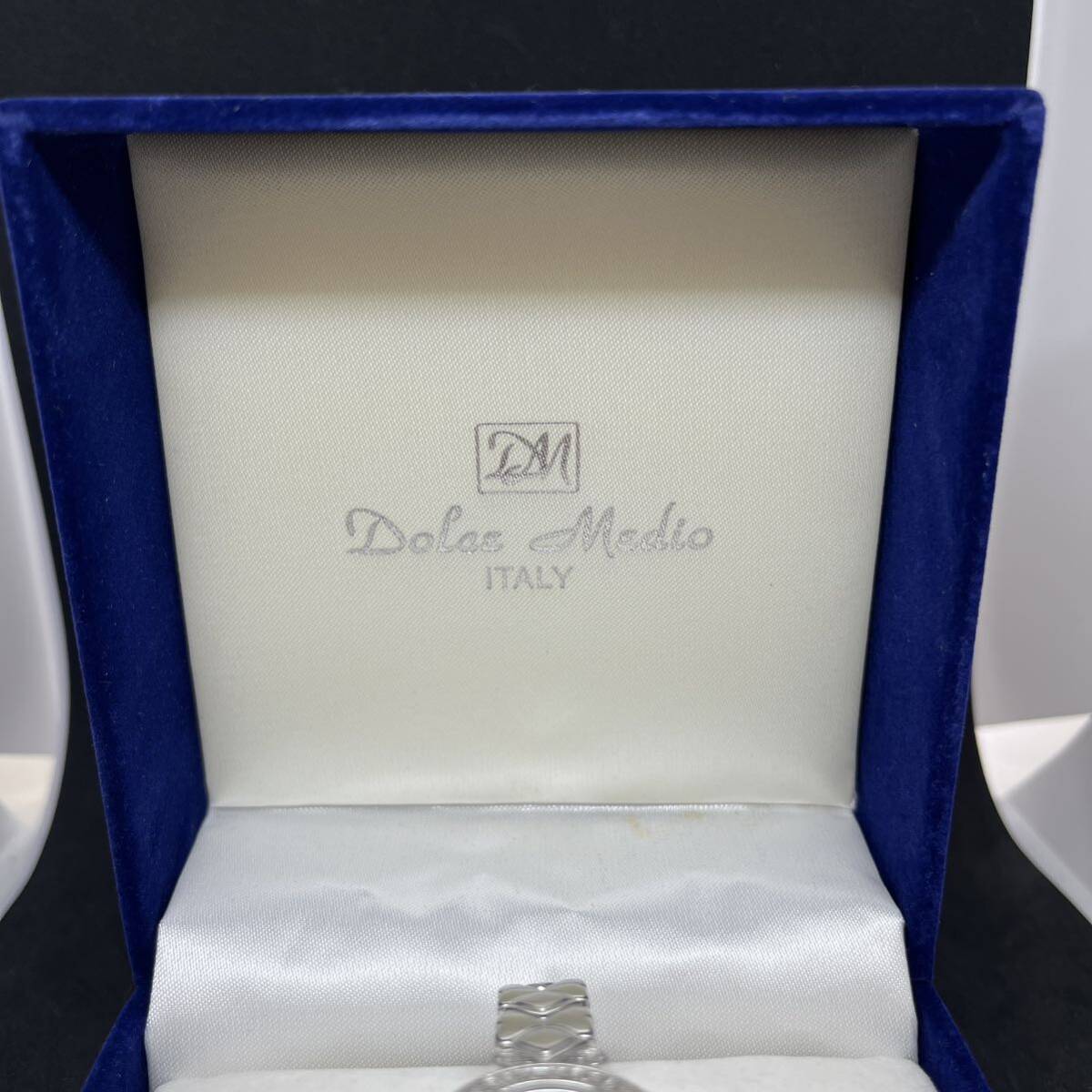 ＊【美品】dolce medio ドルチェメディオ レディース 腕時計 DM-8520 イタリア製 Diamond ライトストーン ホワイトシェル文字盤 人気 箱付_画像9