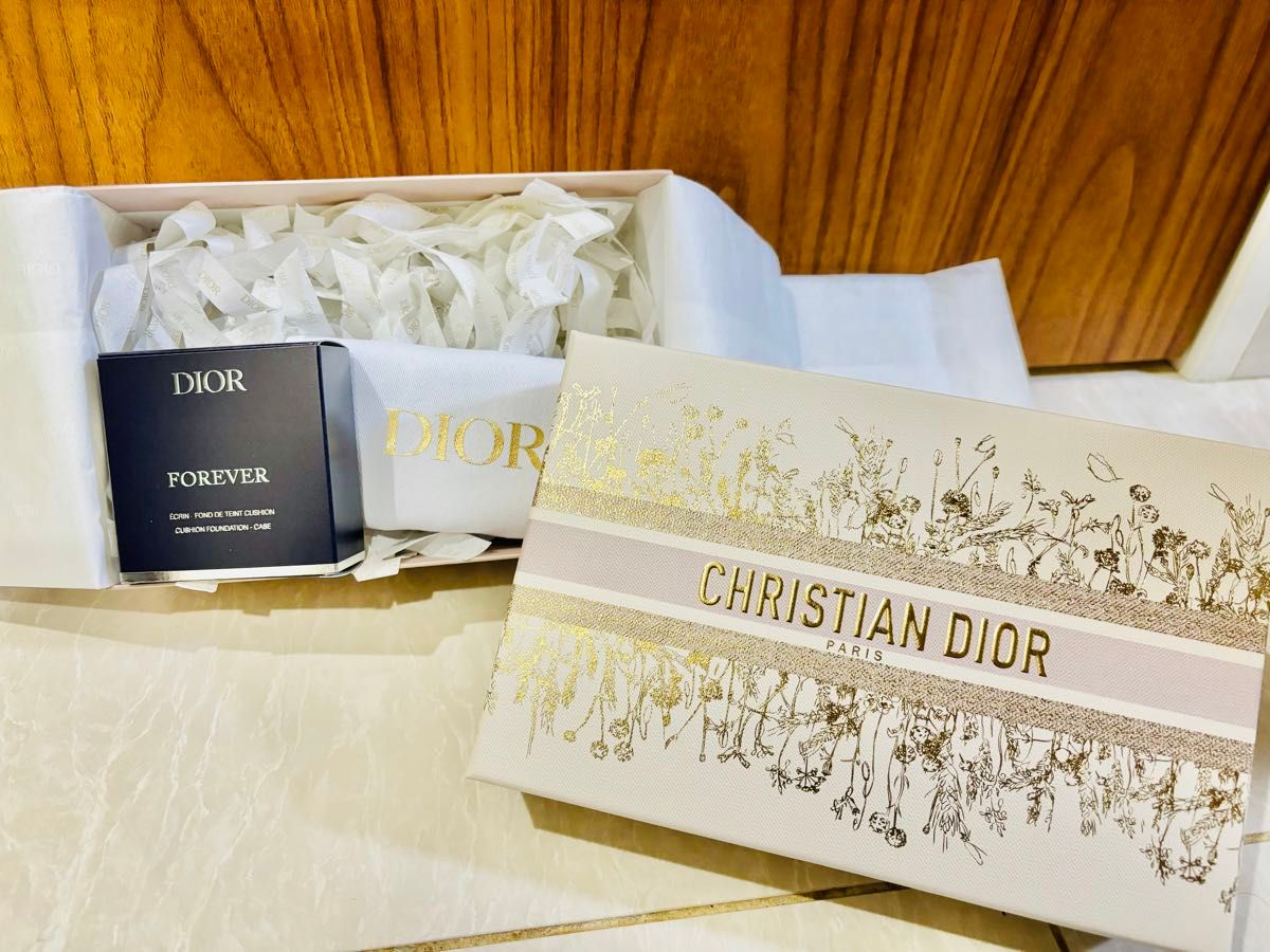 値下げ不可　最終価格　完売品　ディオールスキン フォーエヴァー クッション ケース (限定品)  Dior クッションファンデ