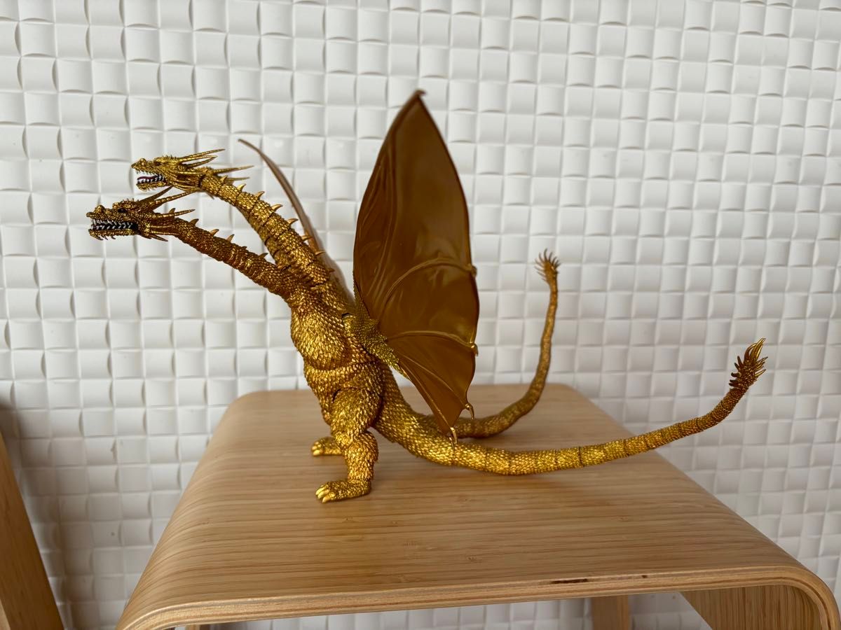 S H MonsterArts キングギドラ Special Color ver 新品同様 S H MonsterArts キングギドラ Special Color ver 新品同様
