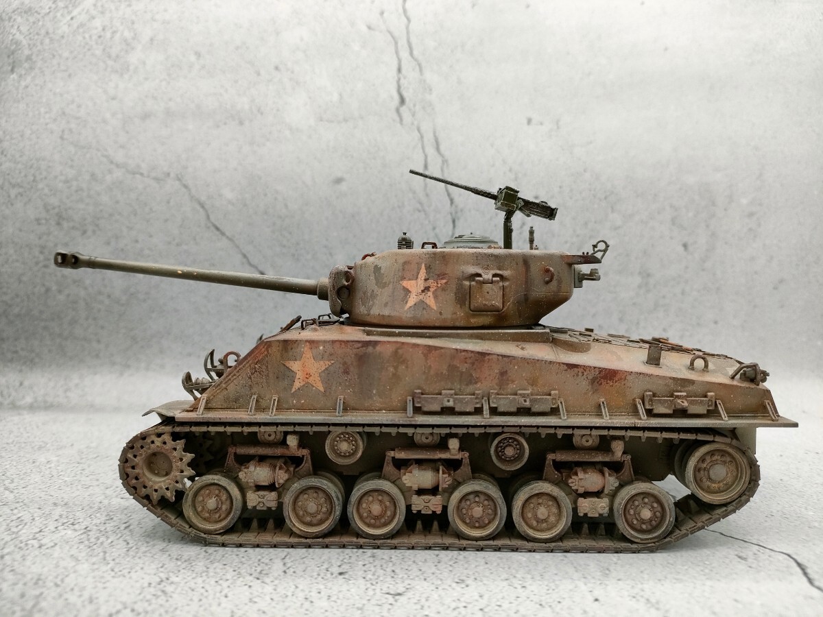 タミヤ 1/ 35 シャーマン戦車　完成品_画像2