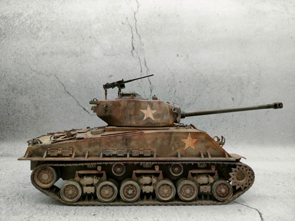 タミヤ 1/ 35 シャーマン戦車　完成品_画像3