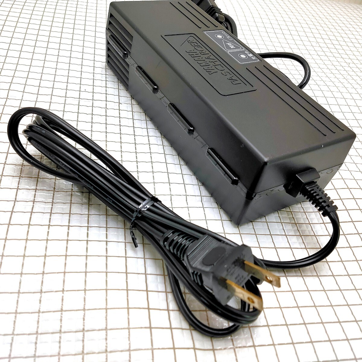 ヤマハ 電動アシスト自転車 充電器 パスチャージ X01-00/ 通電 ヤマハ 電動アシスト自転車 充電器 パスチャージ X01-00/ 通電