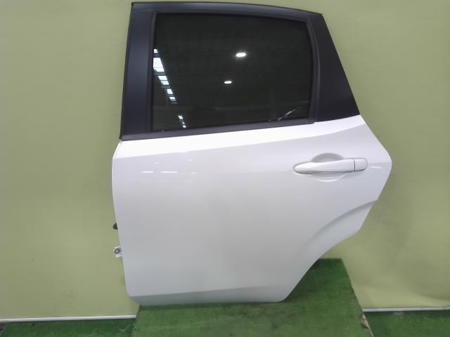 中古 ノート 6AA-E13 左RドアASSY HR12DE QAC H210A-6XJMA_画像1