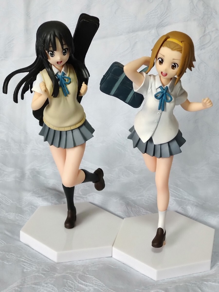  бесплатная доставка K-On!! extra фигурка Akiyama Mio Tainaka Ritsu Kotobuki Tsumugi подлинный кастрюля мир + DX фигурка ~ концерт собрание!~ Hirasawa Yui Nakano Azusa все 7 body комплект 