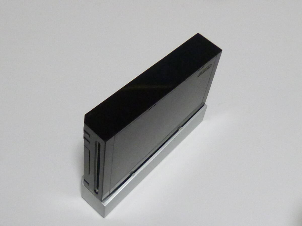 W34【即日発送 送料無料 動作確認済】Wii 本体 レンズクリーニング済 スタンド付き 黒 ブラック 任天堂 純正  RVL-001の画像1