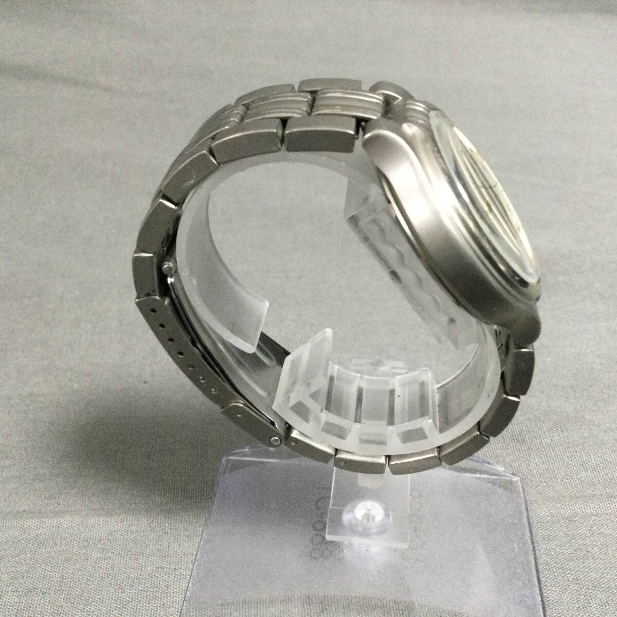 565/1　GJ60589　ELGIN　TITANIUM　SOLAR DRIVE　FK-1066　3針　カレンダー　不動　腕時計　エルジン_画像4