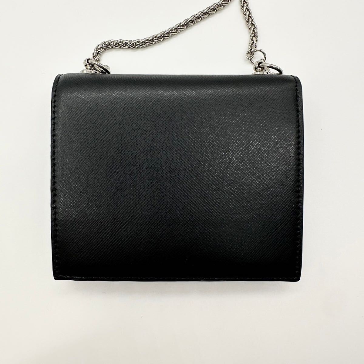 Vivienne Westwood ヴィヴィアンウエストウッド 二つ折り財布 ブラック オーブ チェーンウォレット レディース ショルダー