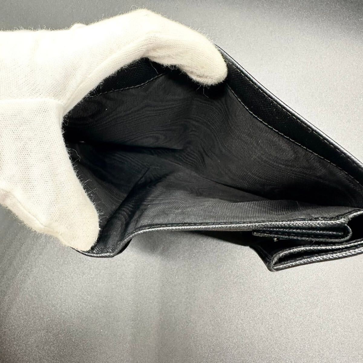PRADA プラダ 三つ折り財布 ブラック 三角ロゴ サフィアーノ ユニセックス メンズ レディース レザー 本革 フラップ