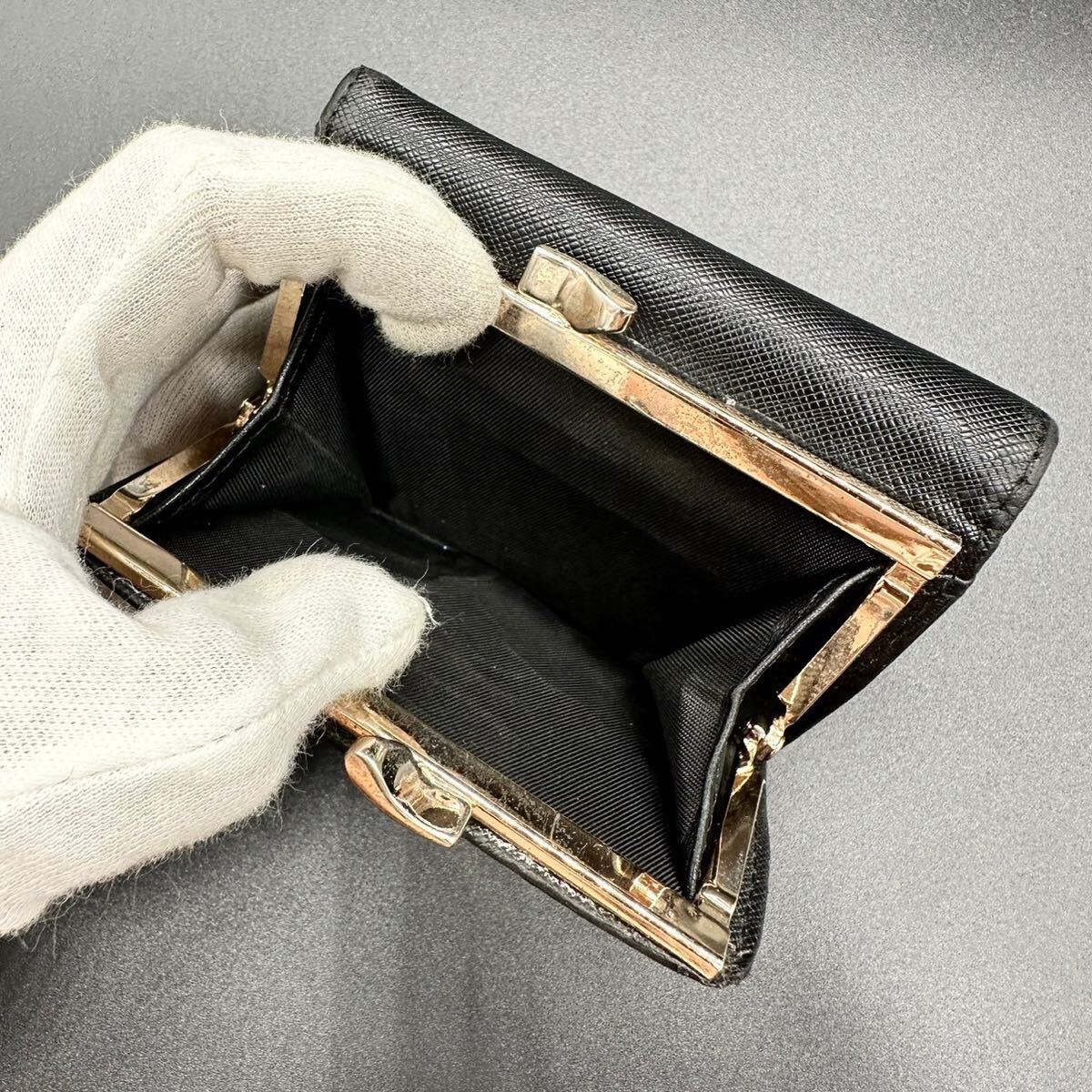 Vivienne Westwood ヴィヴィアンウエストウッド 三つ折り財布 ブラック オーブ がま口 レディース コンパクトウォレット レザー 本革