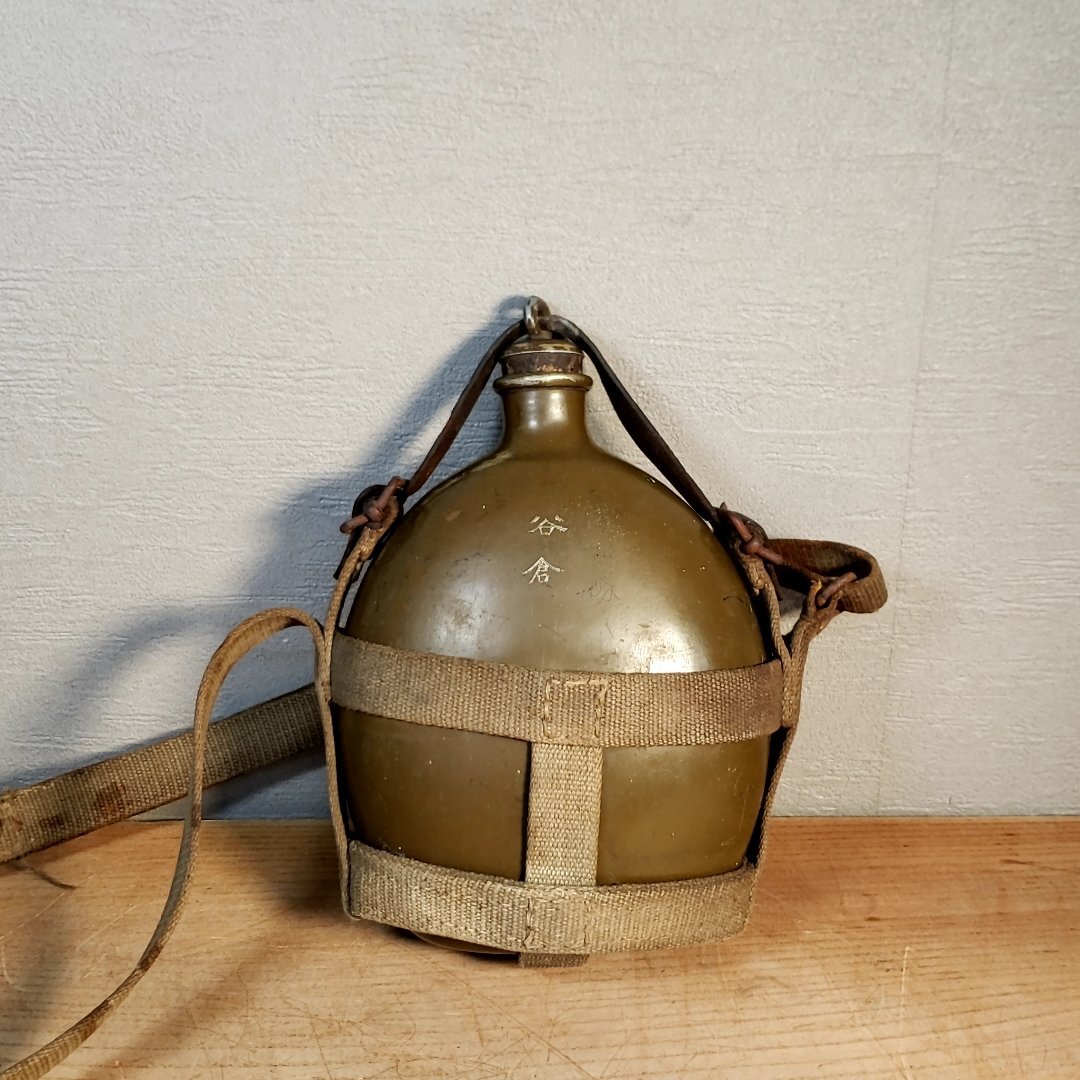  army for flask Showa era 17 year that time thing aluminium flask war . large Japan . country old Japan army land army navy Air Force war hour middle military army thing history personal equipment aluminium [60z599]