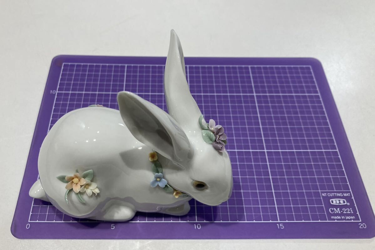 6692 LLADRO リヤドロ 花飾りの白うさぎ ウサギ フィギュリン 陶器 インテリア _画像7