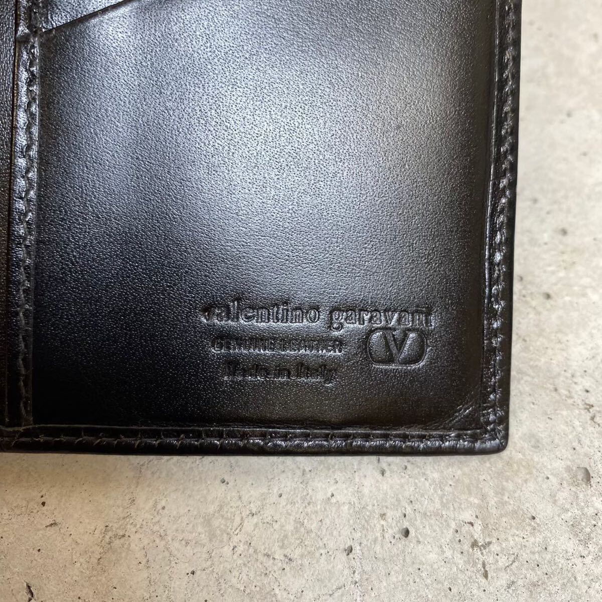 VALENTINO GARAVANI Valentino long wallet long wallet leather . inserting black black Logo men's G152