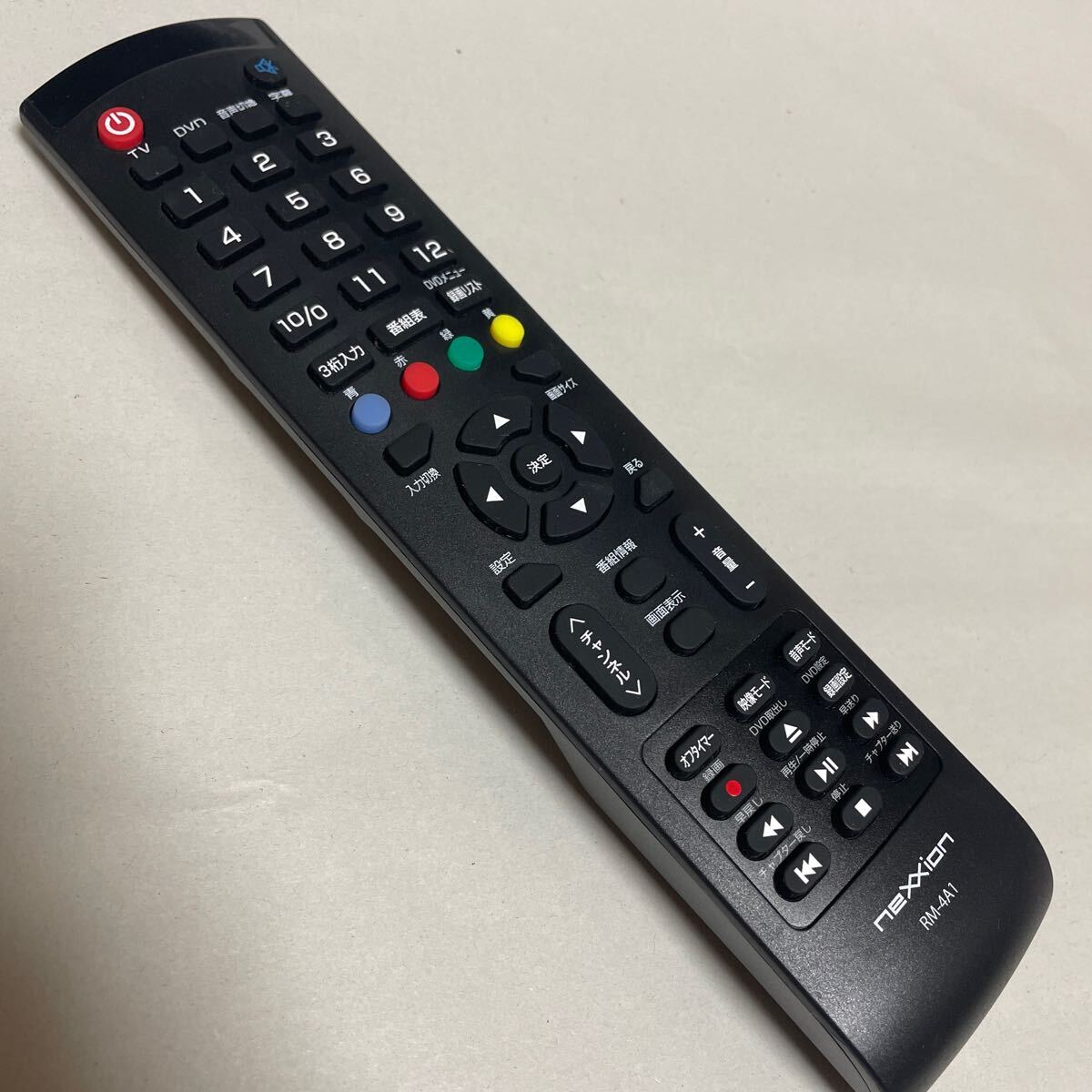 L8201 美品　返品可　動作品　清掃済み　nexxion テレビ用リモコン RM-4A1_画像1