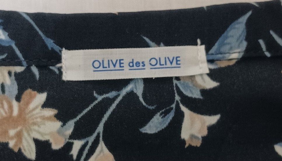 OLIVE des OLIVE  の  黒 花柄 開襟 ブラウス