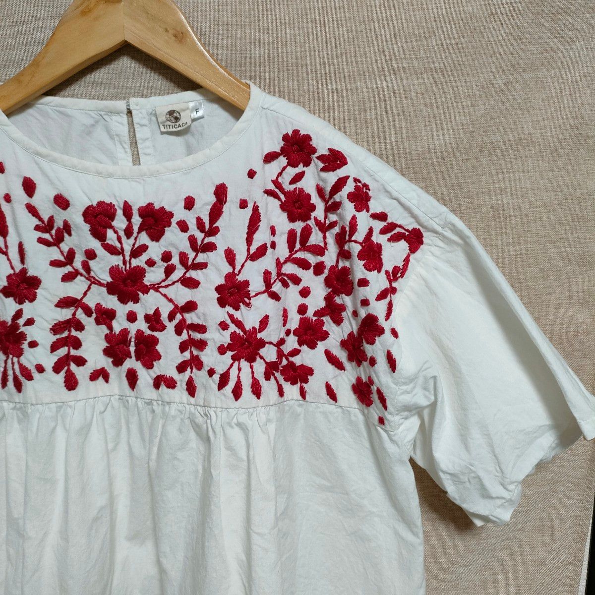 チチカカ　 カットソー 半袖 Tシャツ トップス 白　アミナ　アジアン　刺繍　ブラウス　シャツ　フリーサイズ　美品