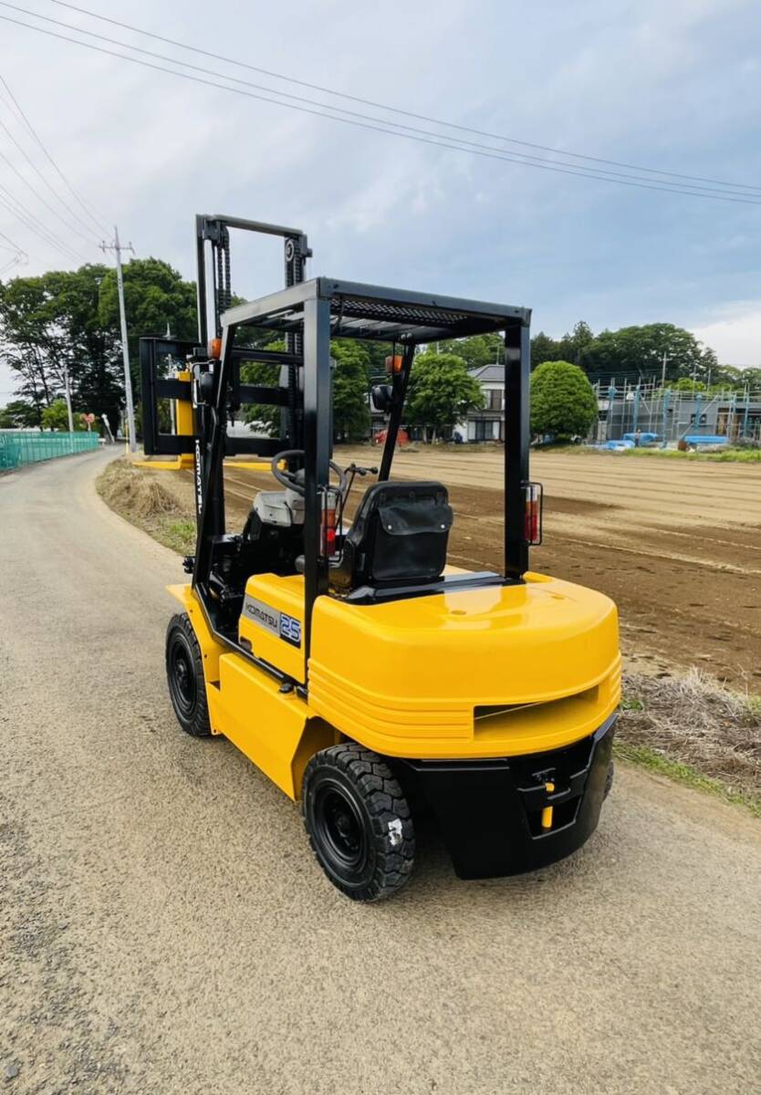 コマツ 2トン 半フォークリフト&KOMATSU2トン半 FORKLIFT &2500KG&FD25-11&マニュアル&ディーゼル&時間975&新しい ノーパンクタイヤ中古_画像3