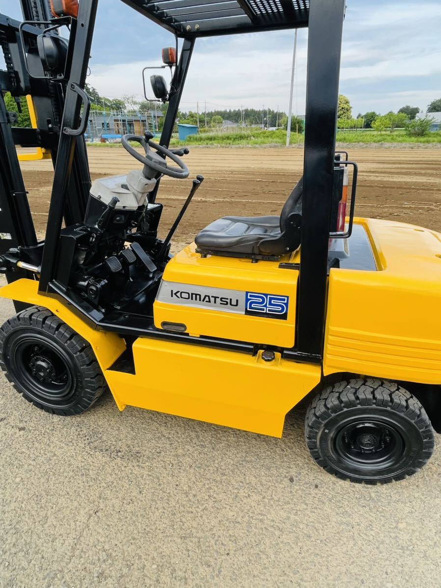 コマツ 2トン 半フォークリフト&KOMATSU2トン半 FORKLIFT &2500KG&FD25-11&マニュアル&ディーゼル&時間975&新しい ノーパンクタイヤ中古_画像7