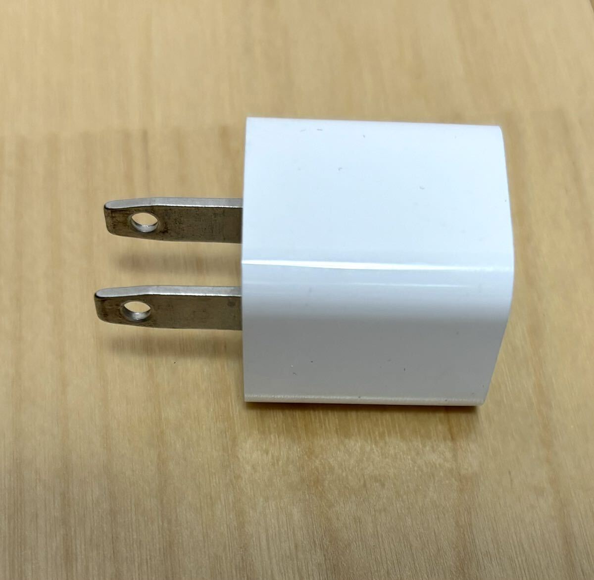 Apple純正品 USB充電器 ACアダプター 送料無料 iPhone iPad アクセサリ_画像2