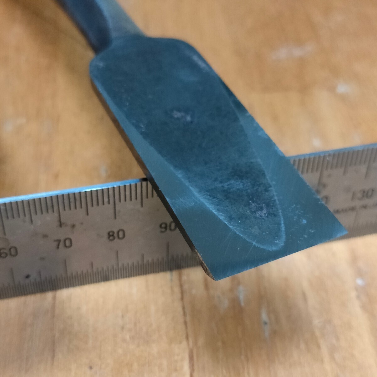 . half beater .8 minute inspection ]. only flea large . carpenter's tool worker chisel DIY... fox 