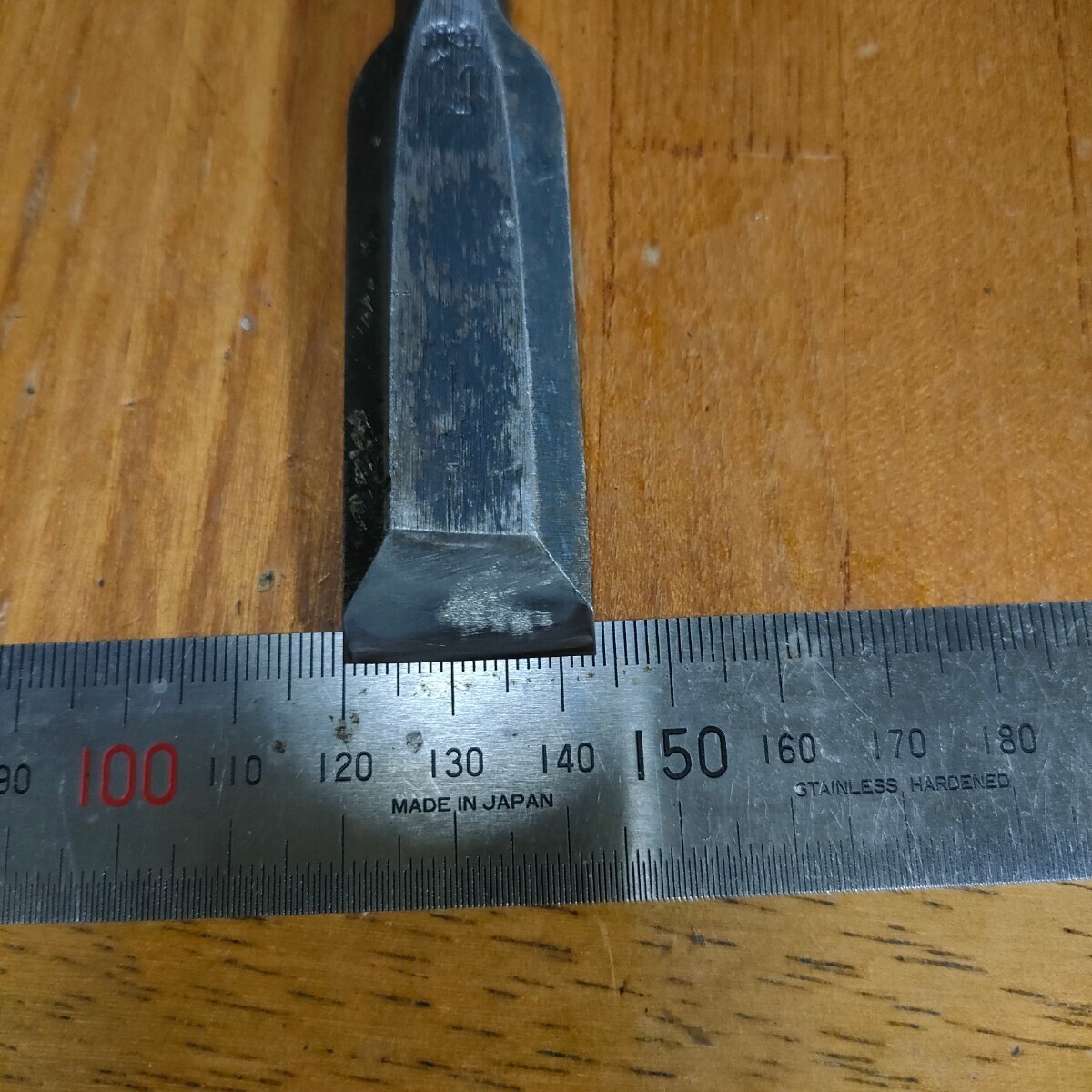 . half beater .8 minute inspection ]. only flea large . carpenter's tool worker chisel DIY... fox 