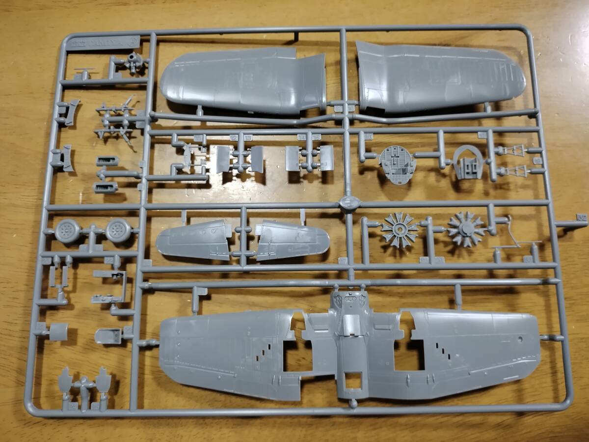 〒350円他 イタレリではない タミヤ 独自金型! 1/72 アメリカ海軍 艦上戦闘機 チャンスヴォートF4U-1D コルセア 空母バンカーヒル 沖縄基地_画像7