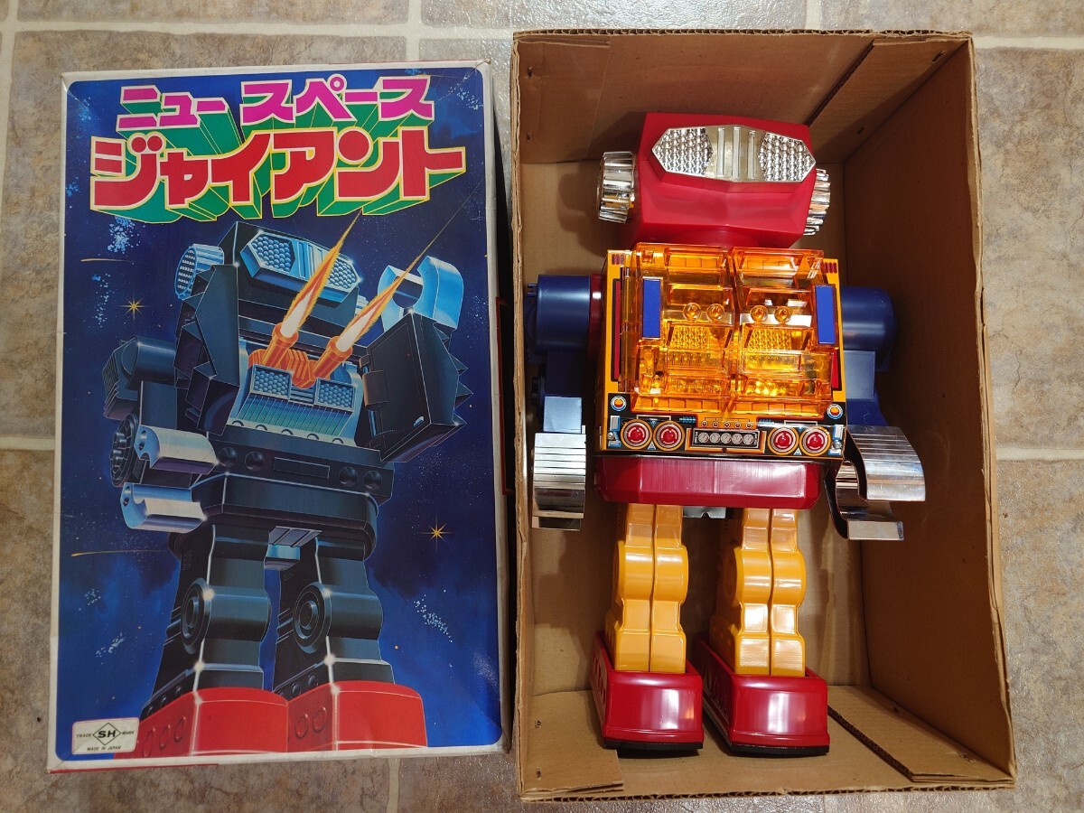 *. river toy * News pace ja Ian to* that time thing * retro * tin plate robot 