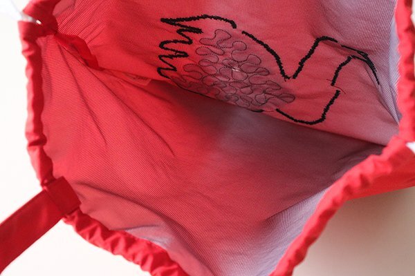 美品* mina perhonen KIDS ◆ swan 持ち手付き ナイロン 巾着バッグ 赤 レッド ミナペルホネン ◆DF18_画像4