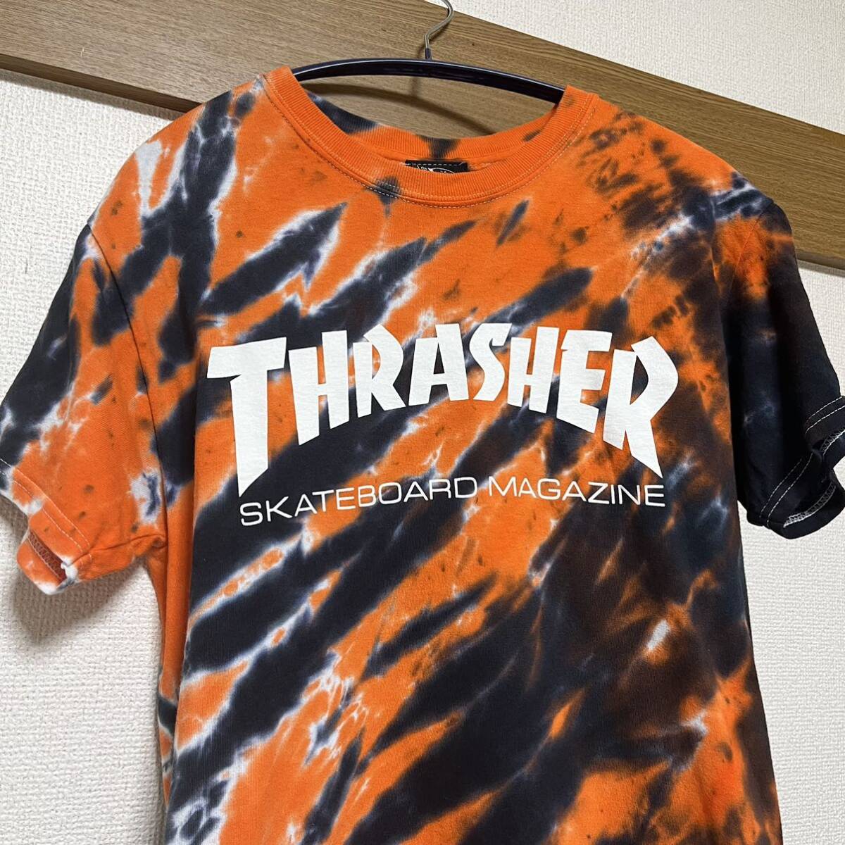 THRASHER 半袖Tシャツ メンズSサイズ タイダイ 絞り染め オレンジ スラッシャー ストリート 古着_画像1