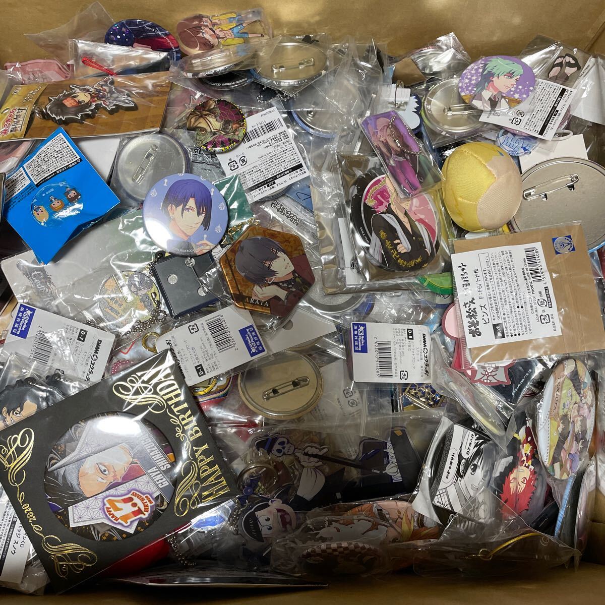 Yahoo!オークション - アニメグッズ まとめ売り 760点セット 缶 Yahoo!オークション - アニメグッズ まとめ売り 760点セット 缶