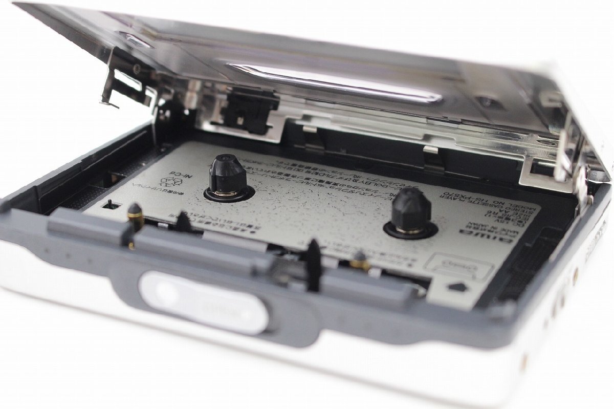 【行董】AA198BOM32 aiwa アイワ ポータブルカセットプレイヤー HS-PX570 バッテリー 充電器 元箱付き オーディオ機器の画像2