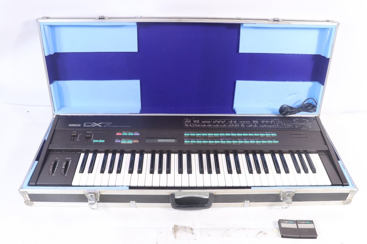 【ト足】 YAMAHA ヤマハ デジタルキーボード MODEL DX7 楽器 鍵盤楽器 音楽 ピアノ 電子ピアノ ハードケース付き CE762CTT10の画像1