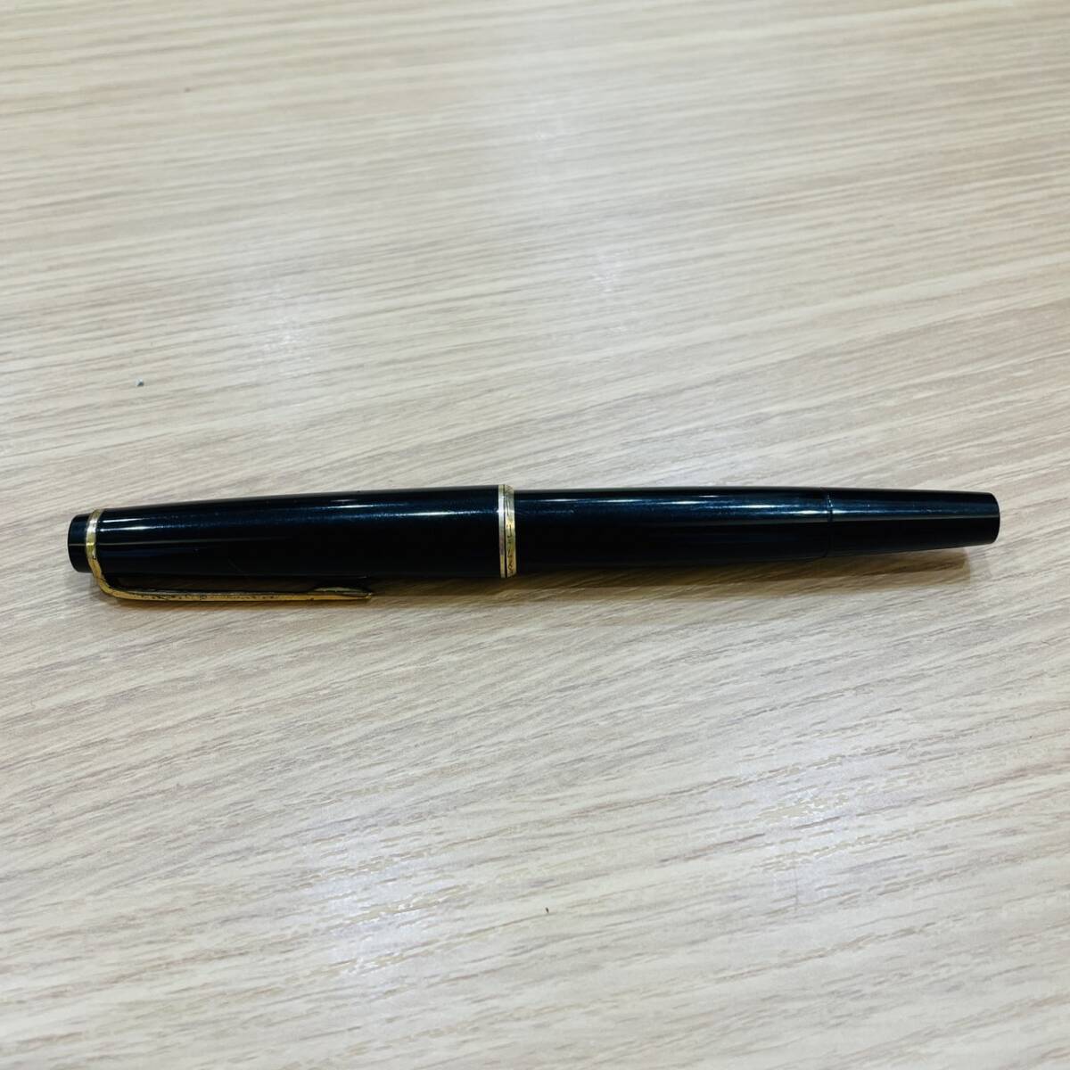 【H11622OR】 1円～ MONTBLANC モンブラン 万年筆 NO32 ペン先585刻印 筆記用具 動作未確認 文房具 ブラック ゴールド_画像1